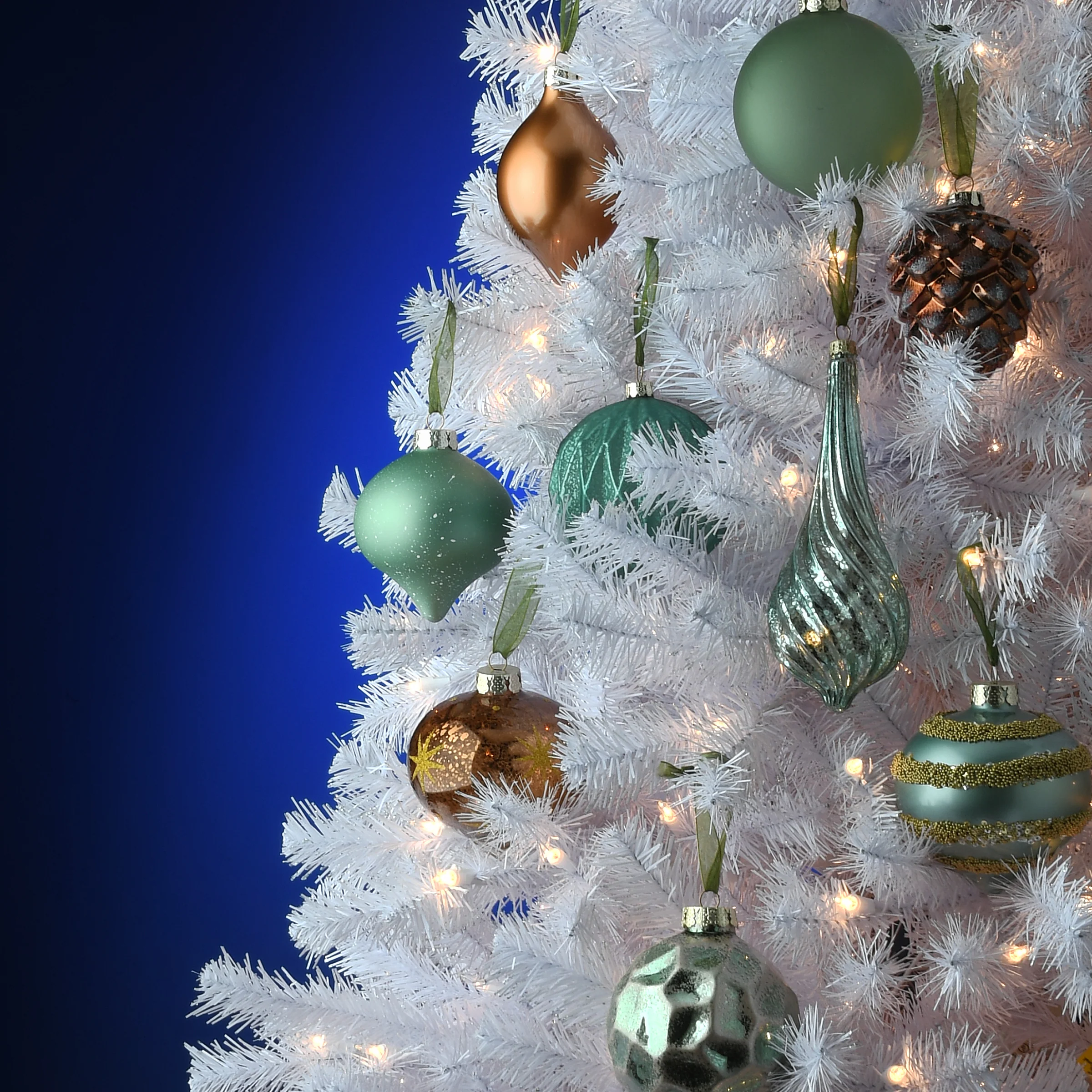 20-Piece Christmas Tree Ornament Set, Alpine Collection - Image 2