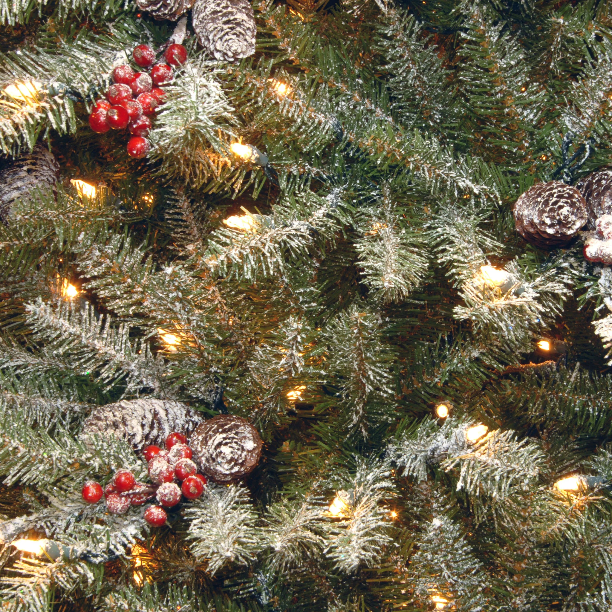 24 in. Pre-Lit Dunhill Fir Wreath with Clear Lights - Image 3