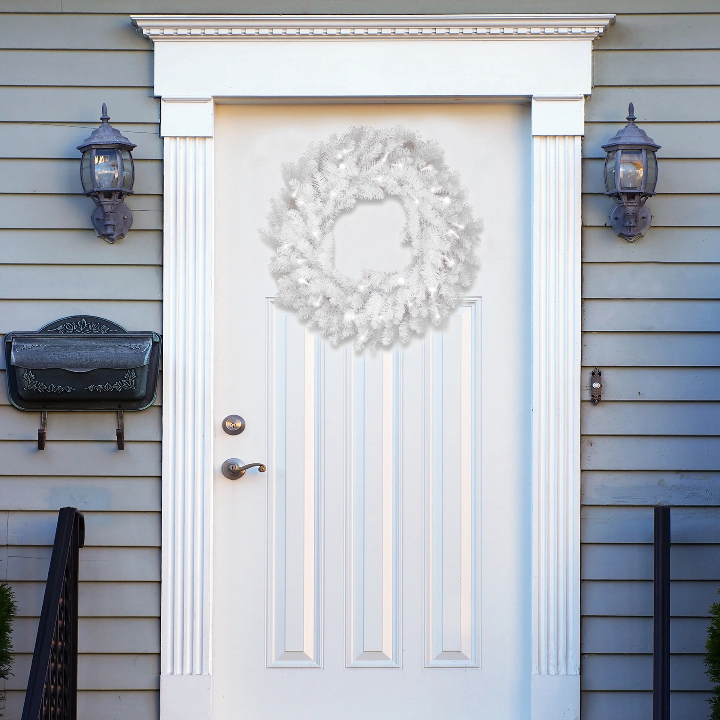 30 in. Pre-Lit Dunhill White Fir Wreath with Clear Lights - Image 2