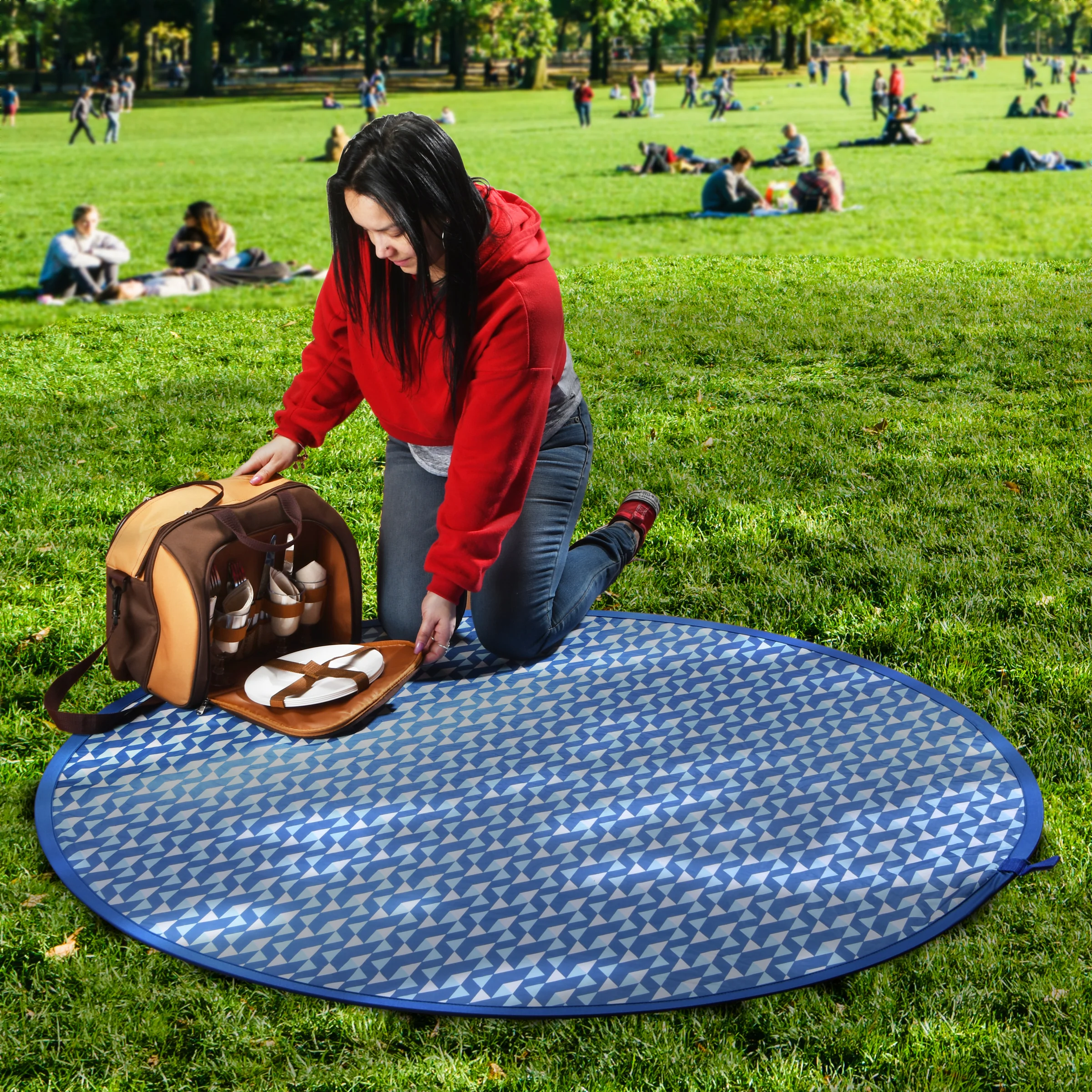 57 in. Round Pop-Open Travel Blanket - Image 2