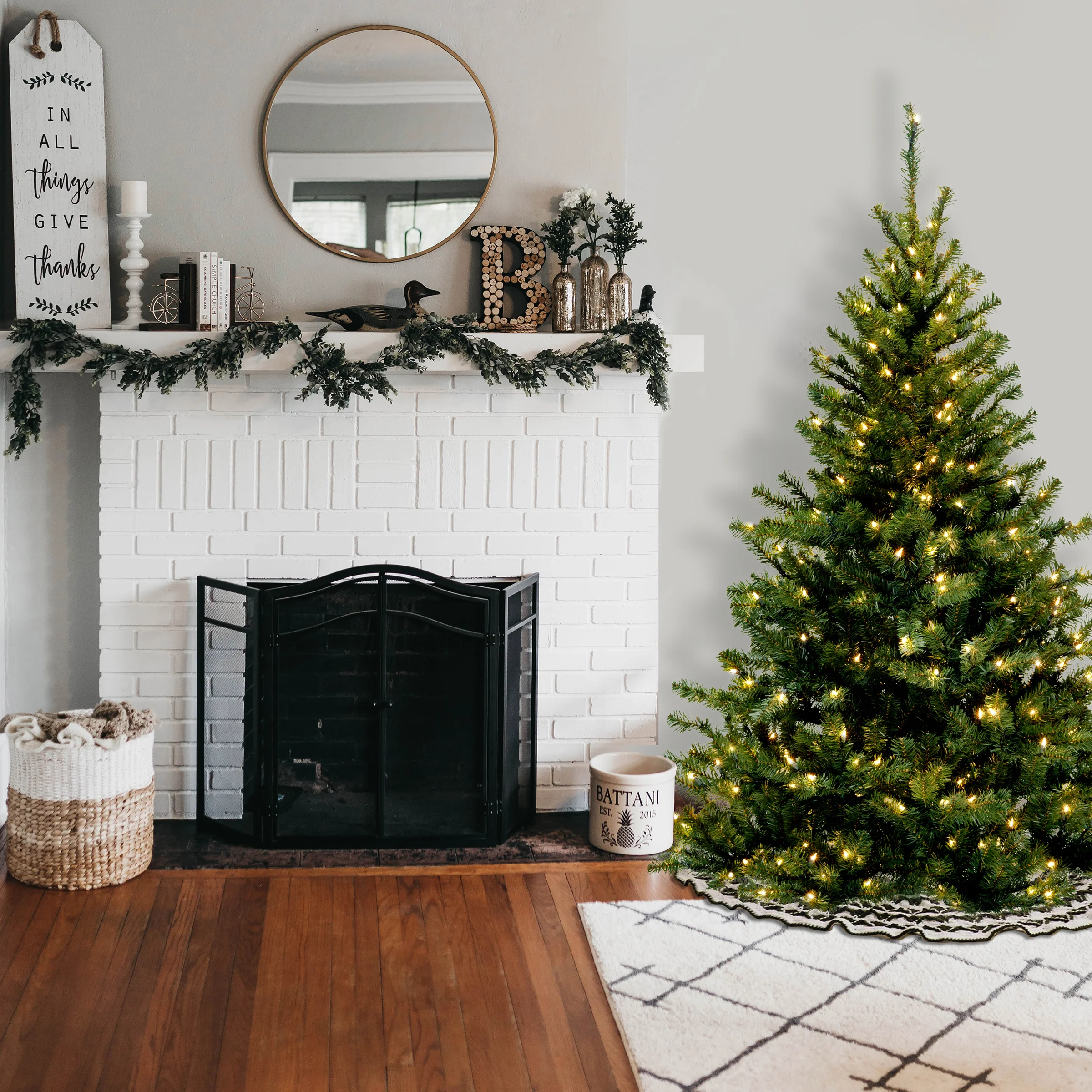 6 ft. Pre-Lit Kincaid Spruce Tree with Clear Lights, Plug-In - Image 6