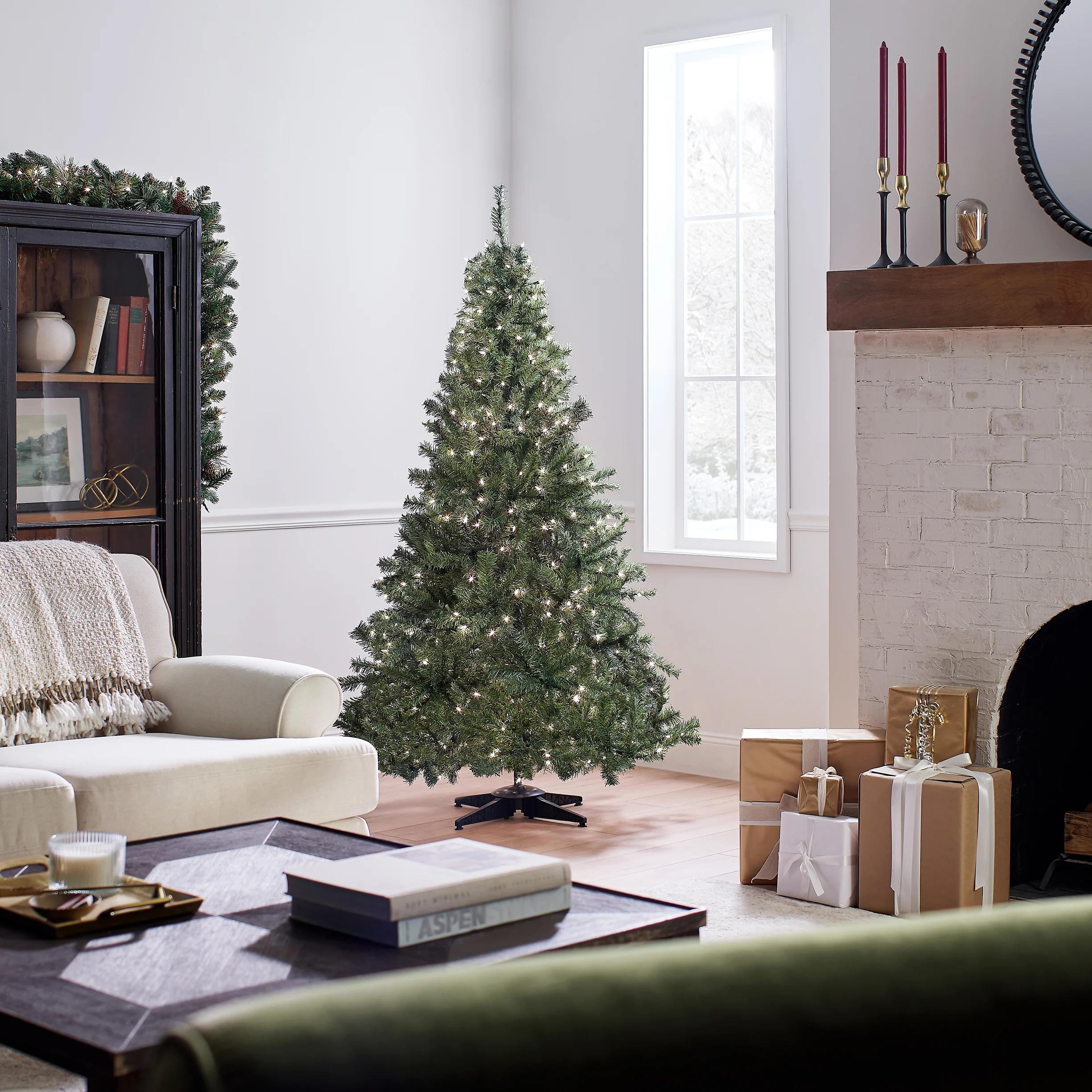 6 ft. Pre-Lit Kincaid Spruce Tree with Clear Lights, Plug-In - Image 8