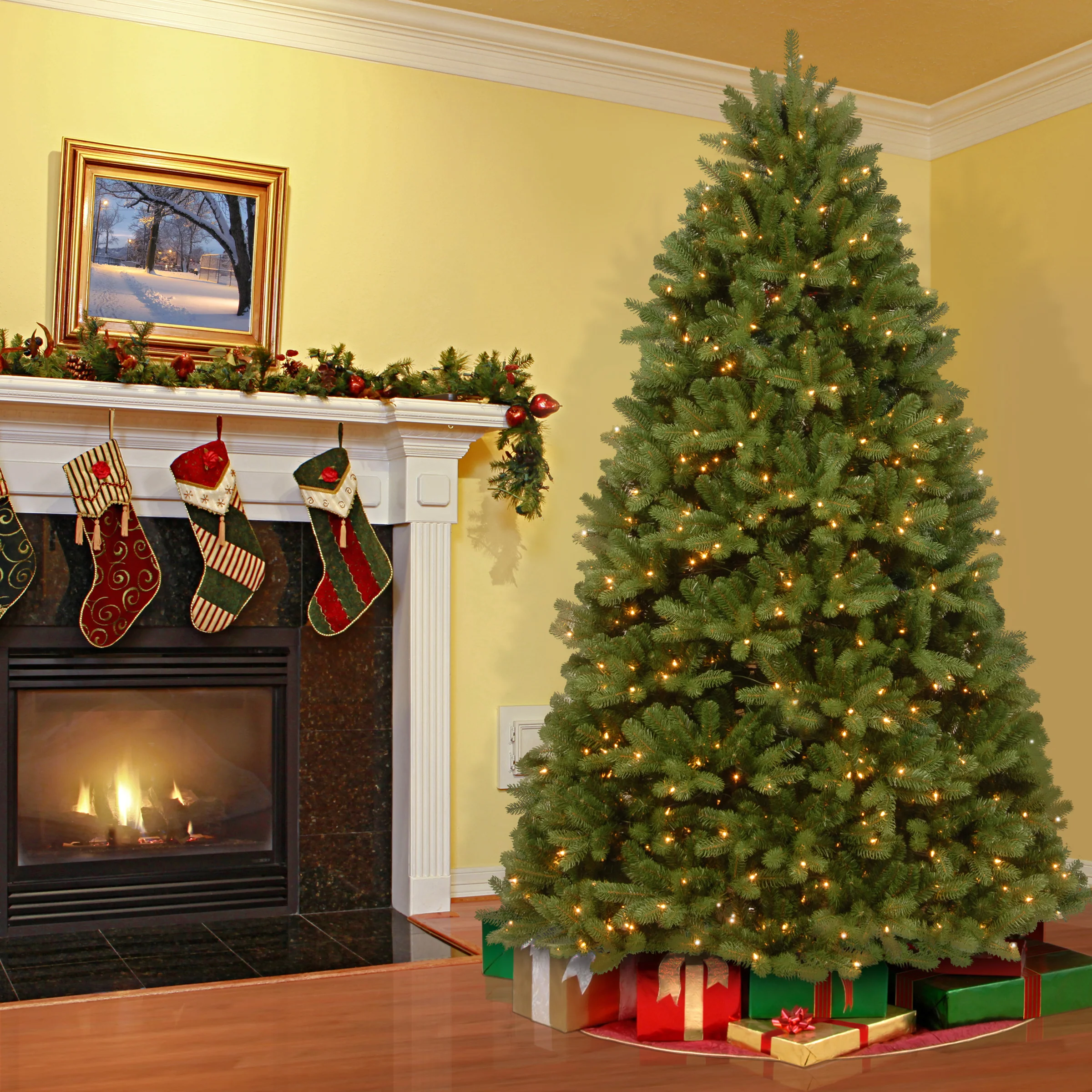 6 ft. Pre-Lit Newberry Spruce Tree with Clear Lights, Plug-In - Image 3