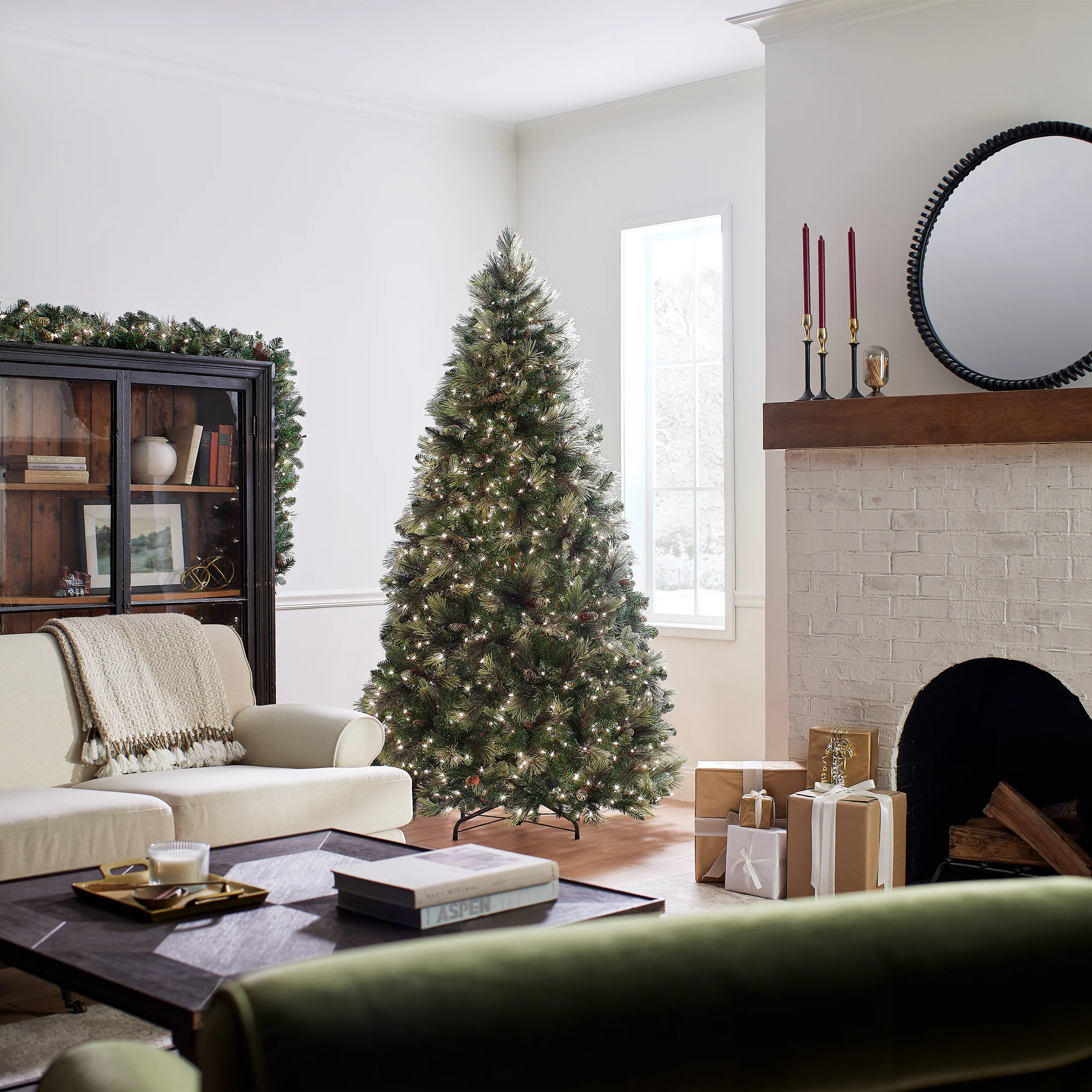 7.5 ft. Pre-Lit Carolina Pine Tree with 1000 Clear Lights, Plug-In - Image 7