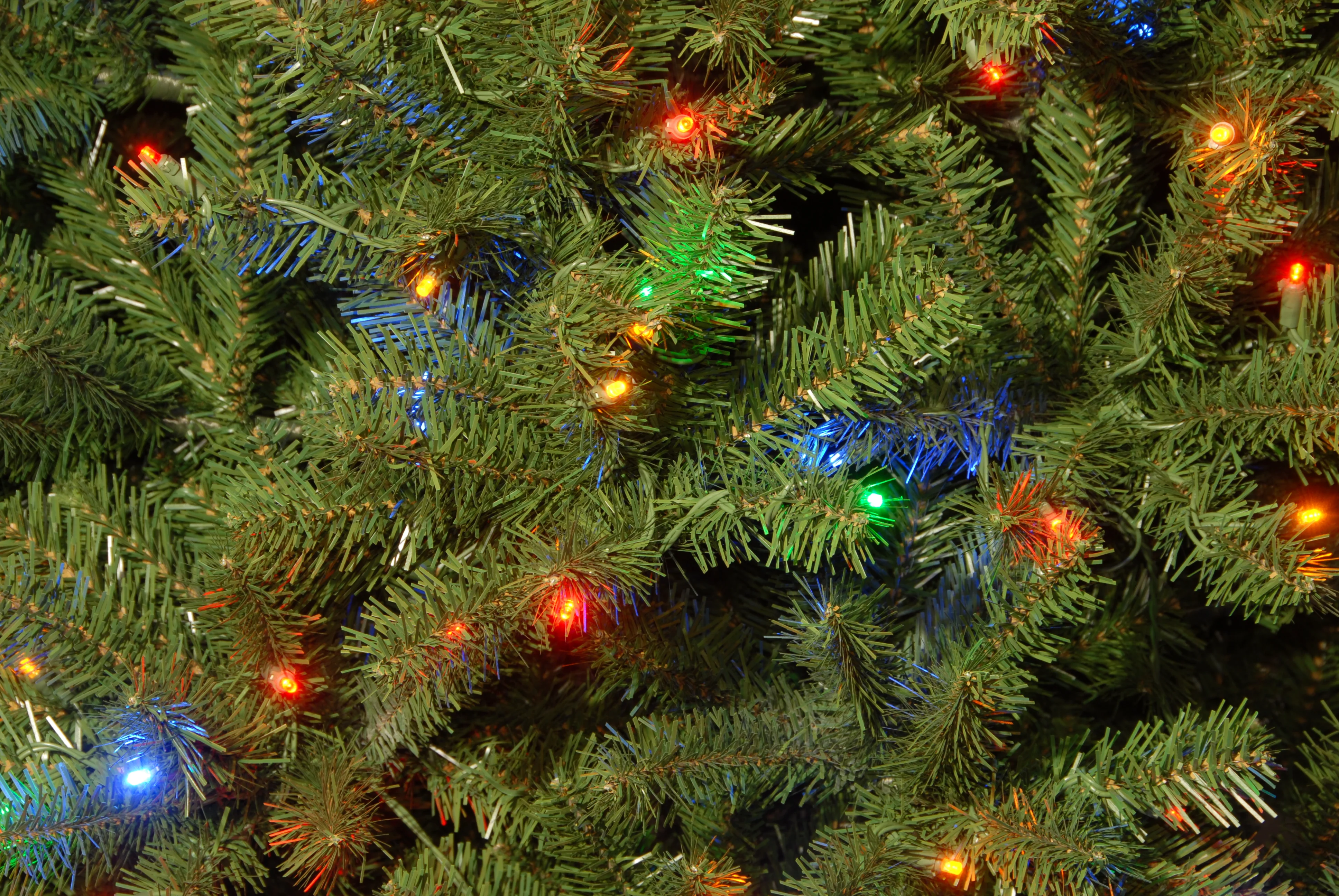 7.5 ft. Pre-Lit North Valley Spruce Tree with PowerConnect Dual Color LED Lights, Plug-In - Image 11