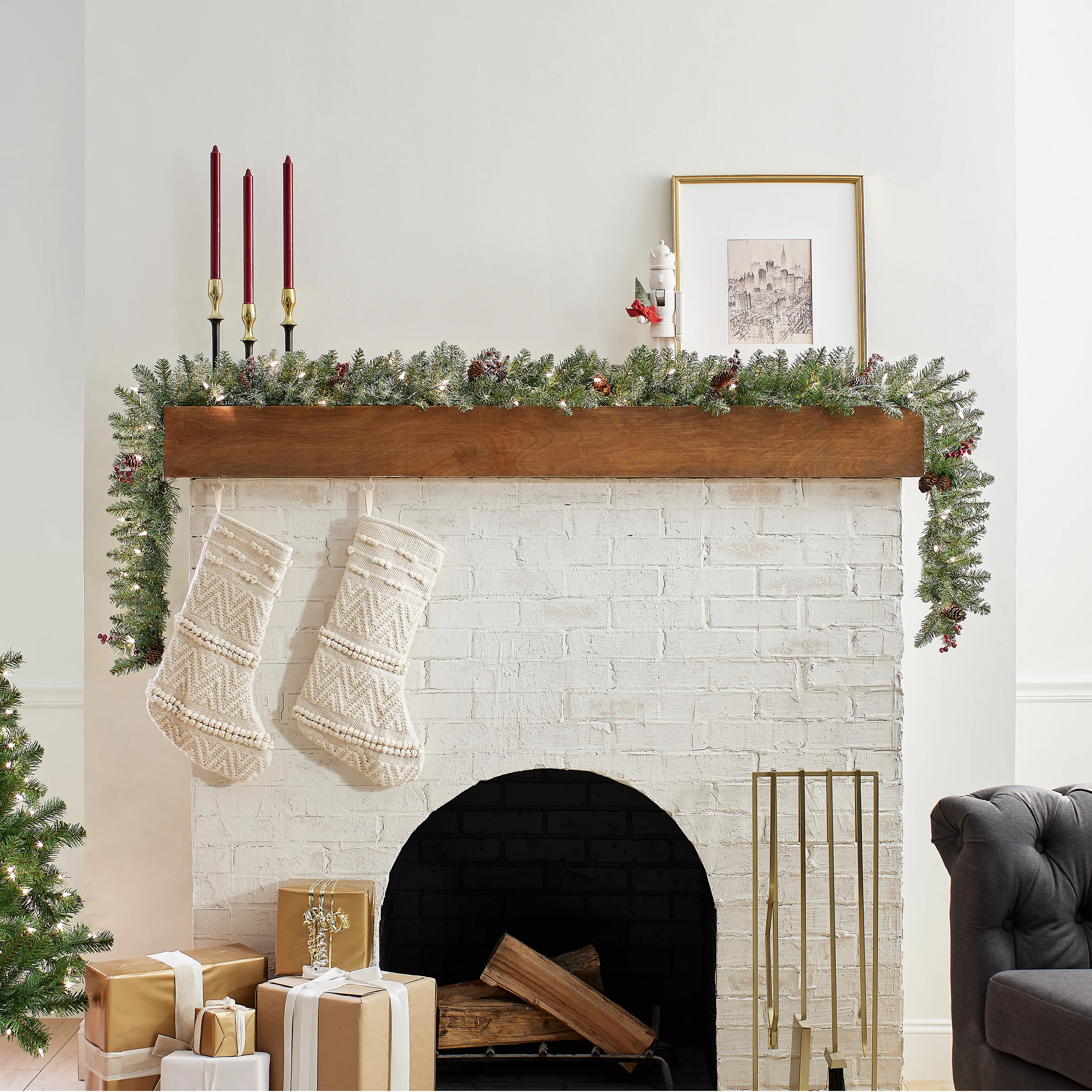 9 ft. Pre-Lit Dunhill Fir Garland with Clear Lights, Plug-In - Image 3