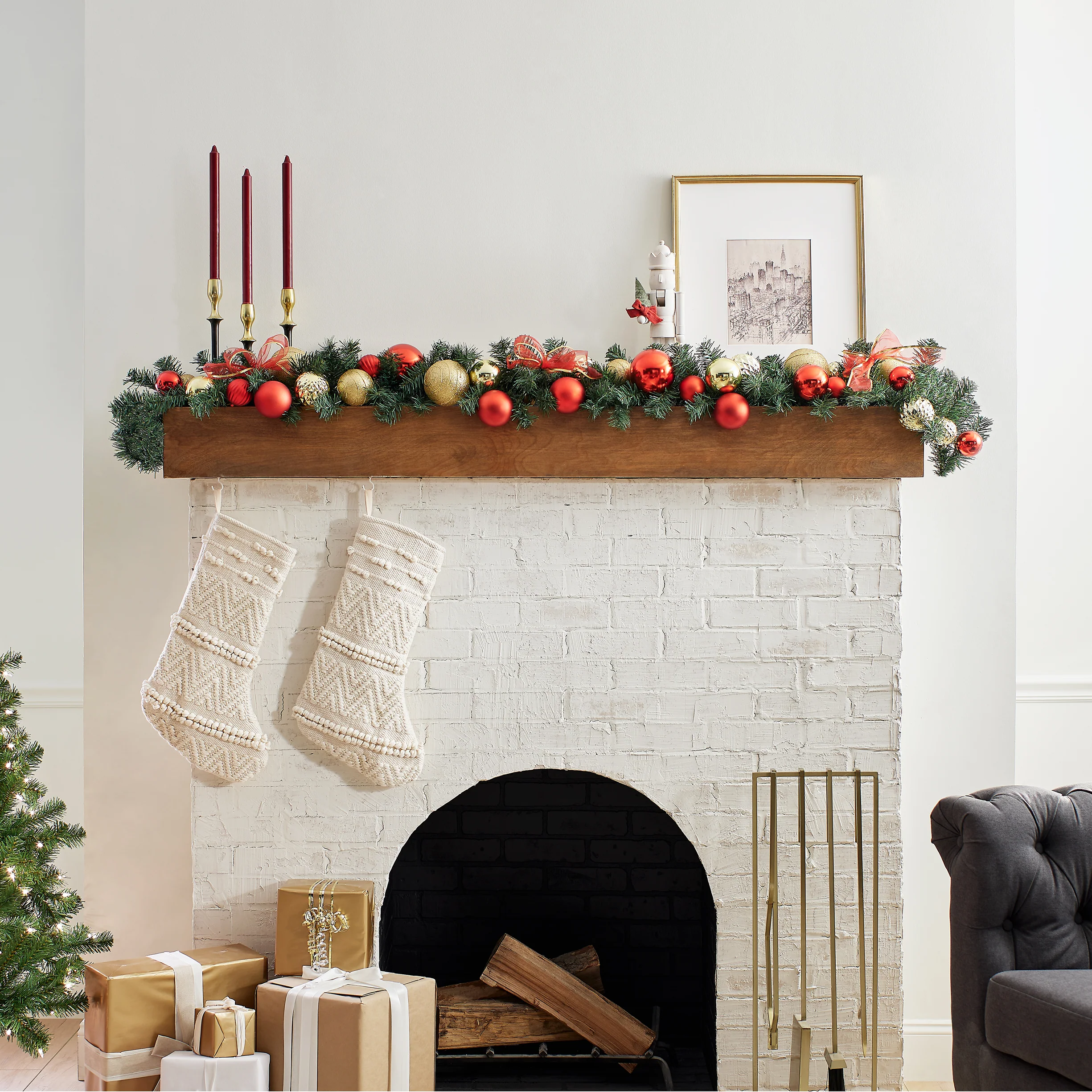 9 ft. Red and Green Ornament Garland - Image 3