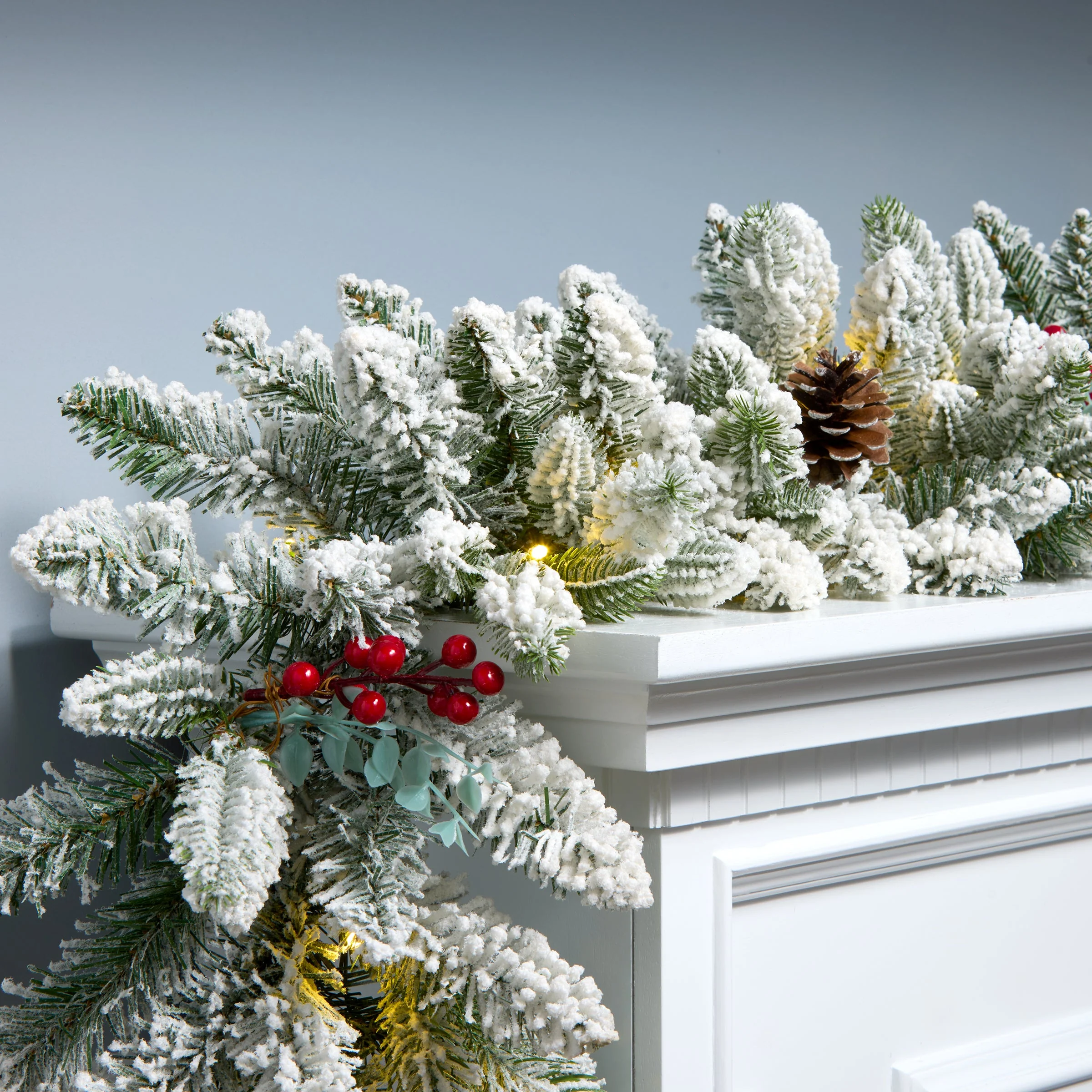 9 ft. Snowberry Pine Garland with LED lights - Image 4