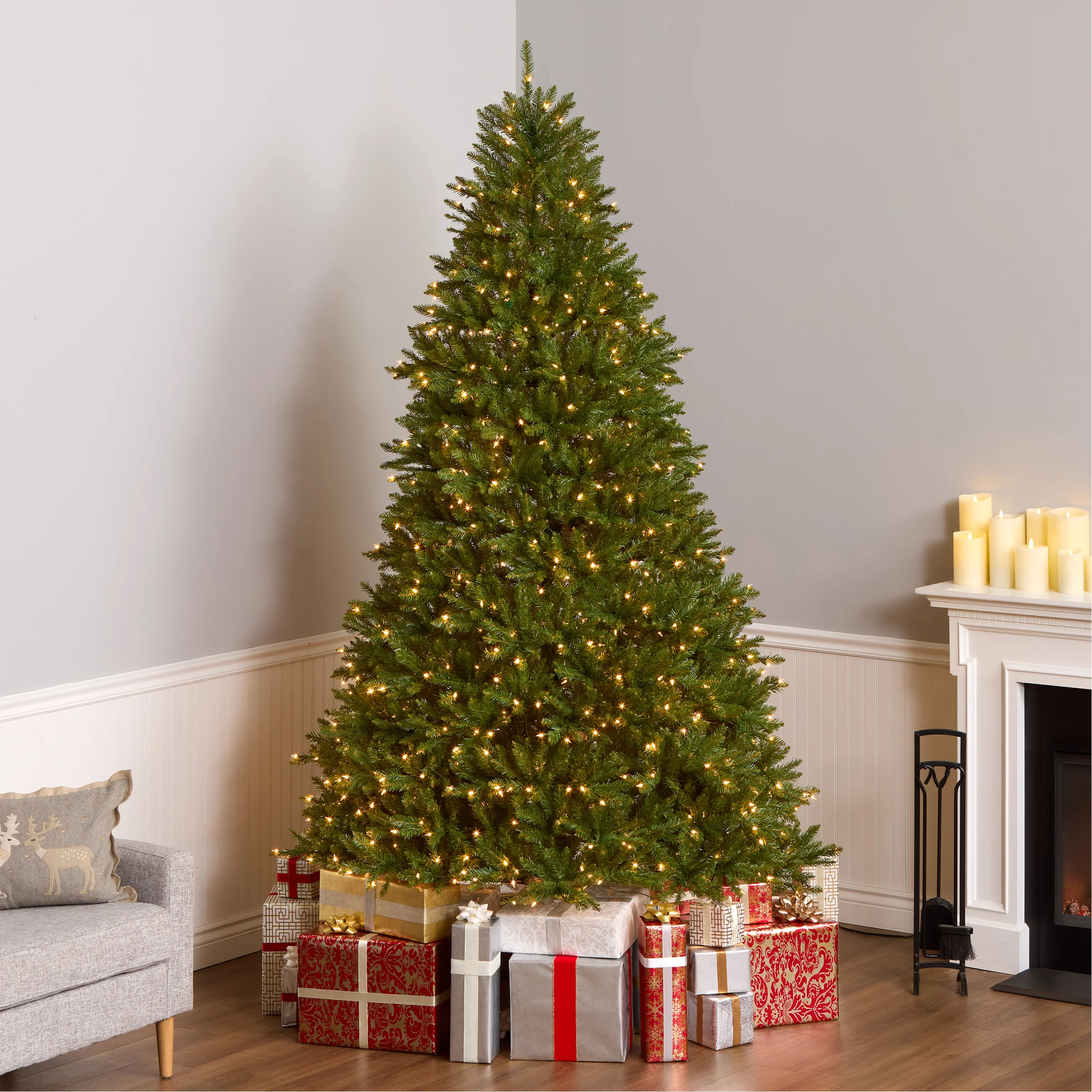 9 ft. Pre-Lit Dunhill Fir Tree with 900 Clear Lights - Image 2