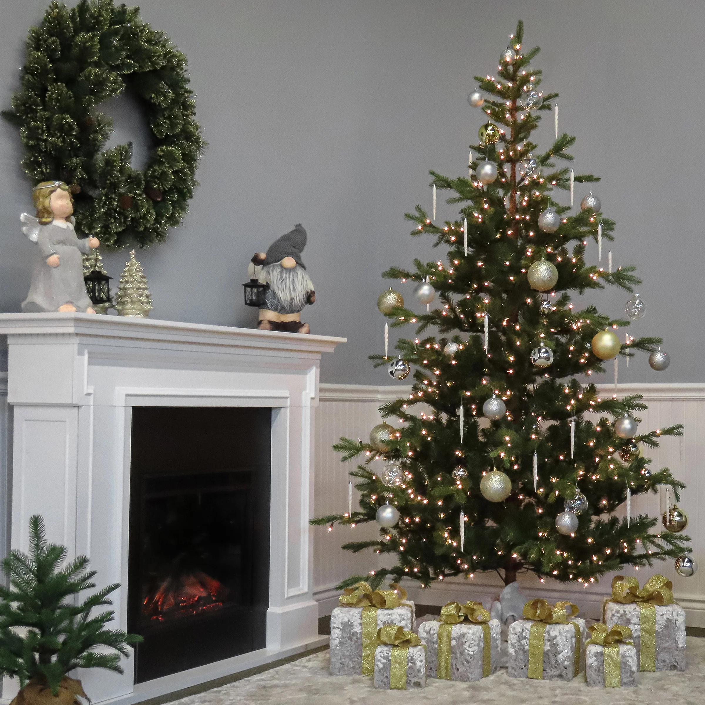 7.5 ft. Norwegian Spruce Tree with Clear Lights - Image 4