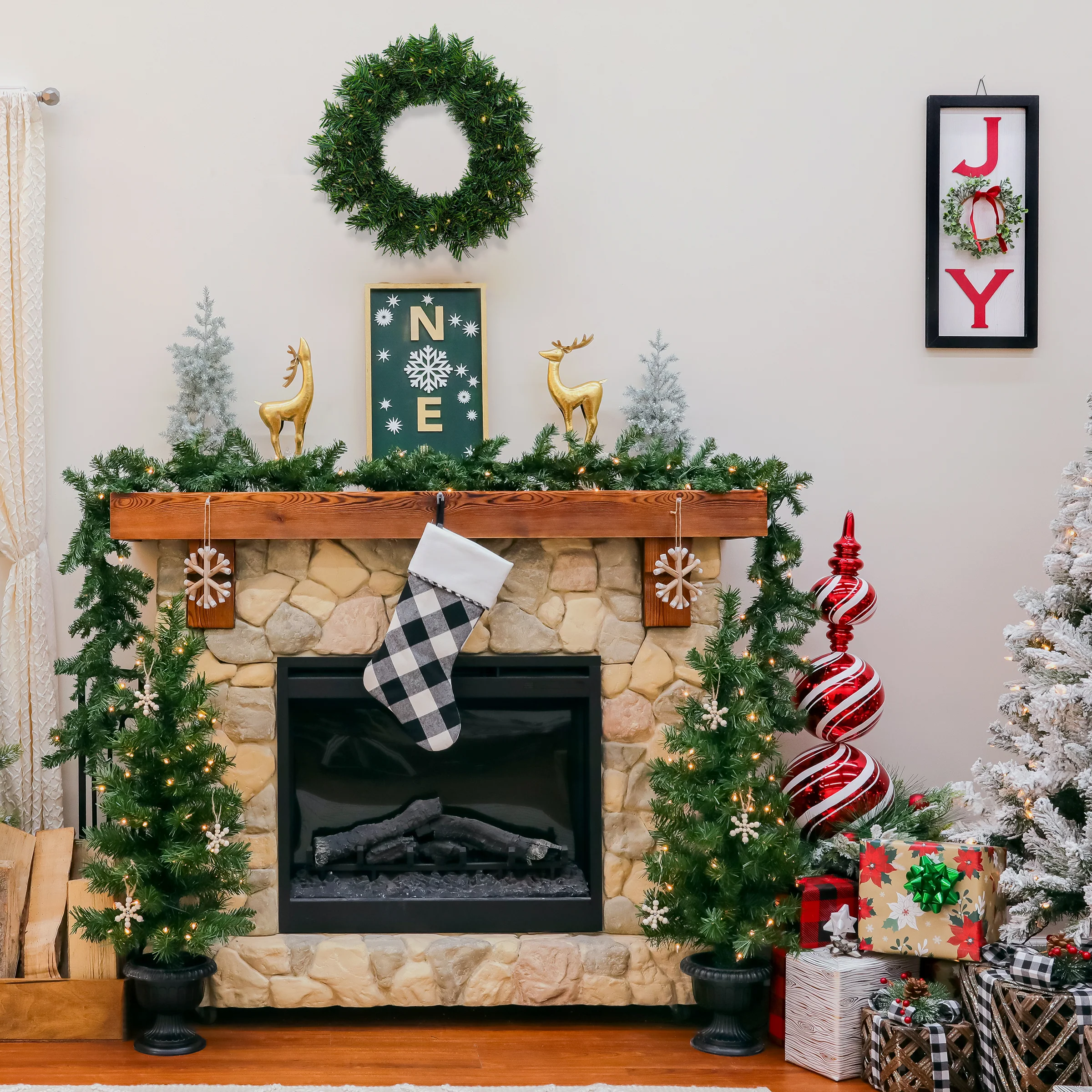 Pre-Lit Warm Welcome Assortment Set of 2 Entrance Trees, 1 Wreath, Plug-In - Image 7
